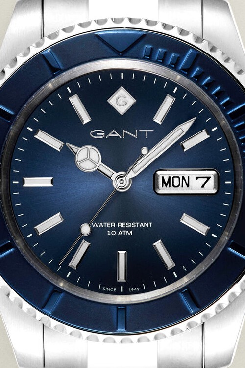 Practicality for everyday use, clean design and stylish versatility